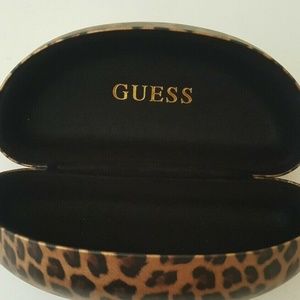 GUESS LEOPARD PRINT HARD SUNGLASSES CASE Great Condition #21-0252-51